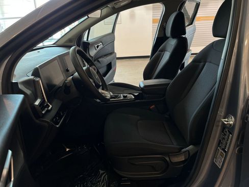 Used 2025 Kia Sportage LX FWD image 27
