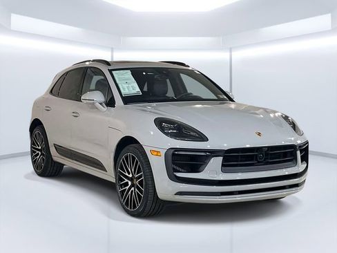 Certified 2023 Porsche Macan S AWD/4WD image 3