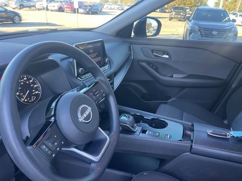 Used 2023 Nissan Rogue SV image 11