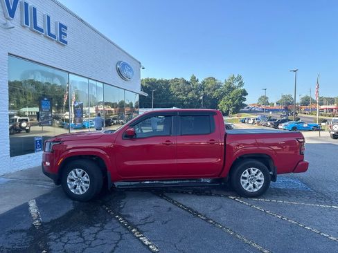 Used 2022 Nissan Frontier SV RWD image 2