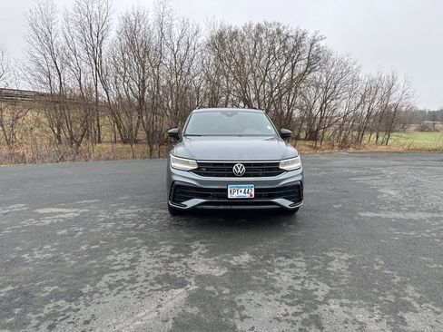 Used 2023 Volkswagen Tiguan SE R-Line image 2
