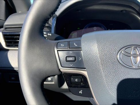 Used 2025 Toyota Camry LE w/ Convenience Package image 21