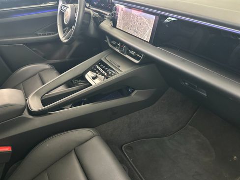 Certified 2025 Porsche Macan Electric RWD image 16