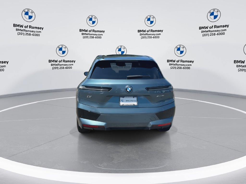 Used 2024 BMW iX xDrive50 w/ Premium Package AWD/4WD image 7