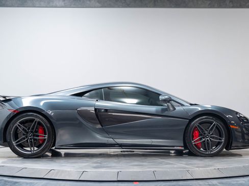 Used 2019 McLaren 570S Coupe RWD image 22