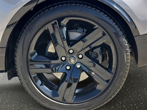 Certified 2025 Land Rover Discovery Metropolitan Edition image 36