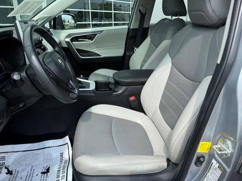 Used 2022 Toyota RAV4 XLE Premium AWD/4WD image 16