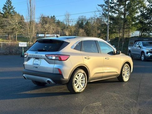 Certified 2020 Ford Escape SE image 4
