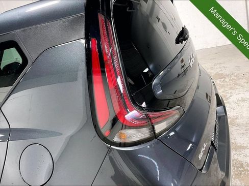 Used 2025 Kia Soul LX w/ LX Technology Package FWD image 37