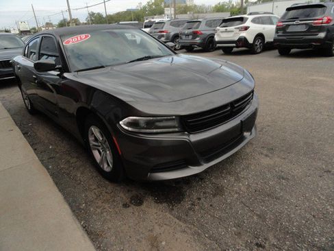 Used 2019 Dodge Charger SXT w/ Leather Interior Group image 4