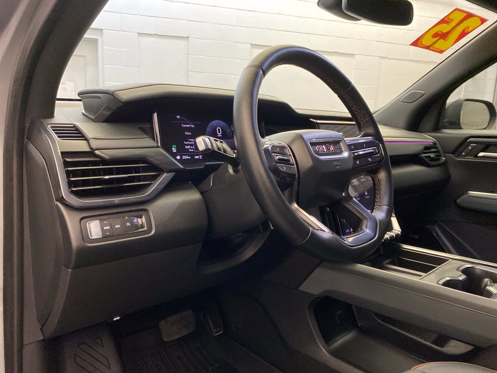 Used 2025 GMC Acadia AT4 AWD/4WD image 17