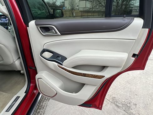 Used 2015 GMC Yukon Denali w/ Premium Package image 17