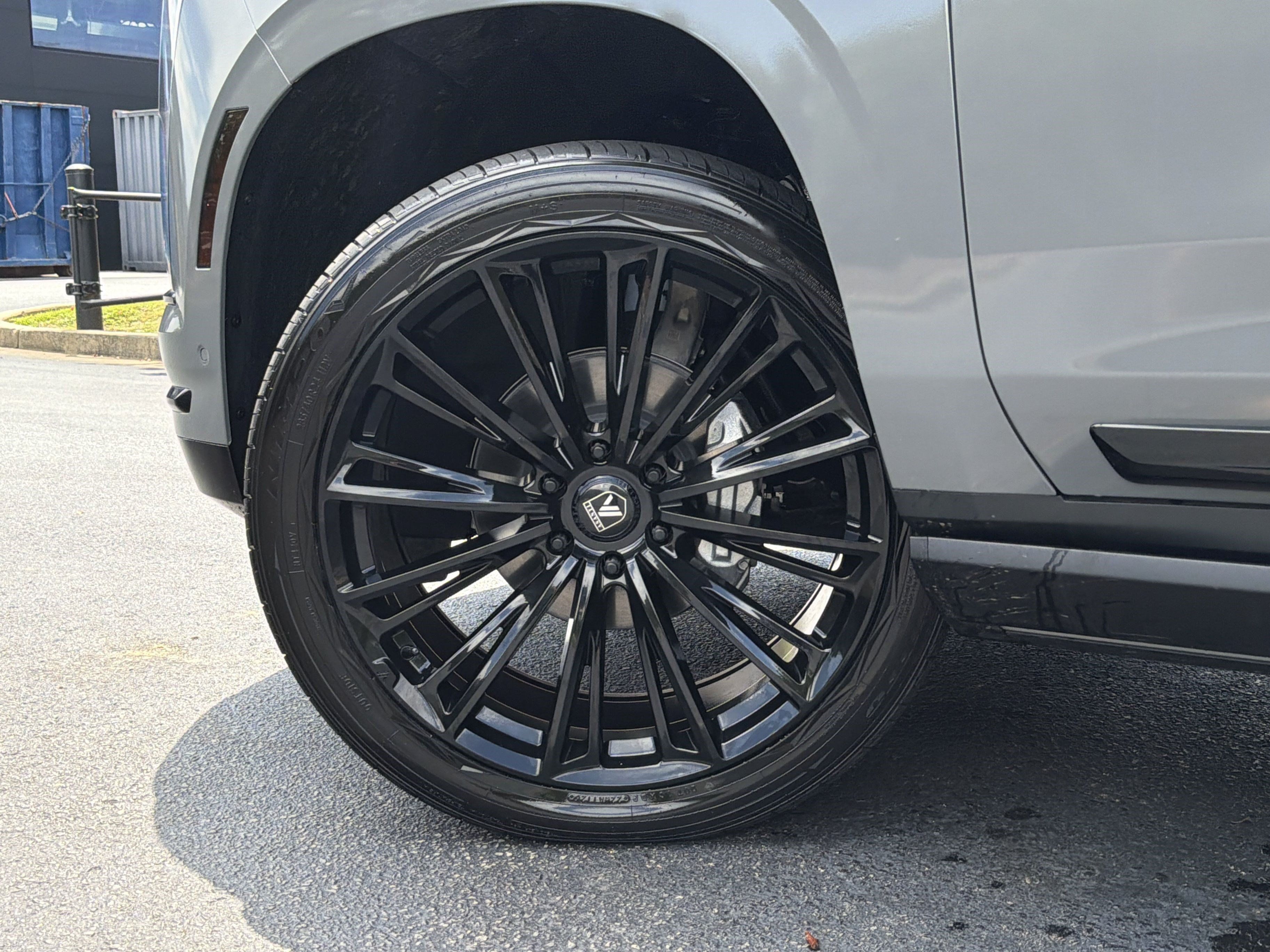 Used 2026 Cadillac Escalade Platinum Sport w/ LPO, Floor Liner Package AWD/4WD image 18