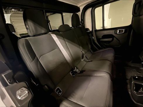 Used 2022 Jeep Gladiator Willys image 34