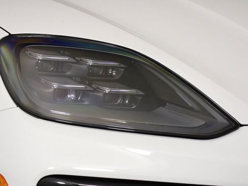 Certified 2025 Porsche Cayenne S image 28