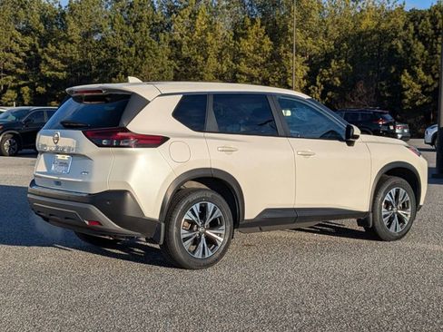 Certified 2023 Nissan Rogue SV image 4