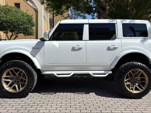 Used 2025 Ford Bronco Outer Banks AWD/4WD image 5