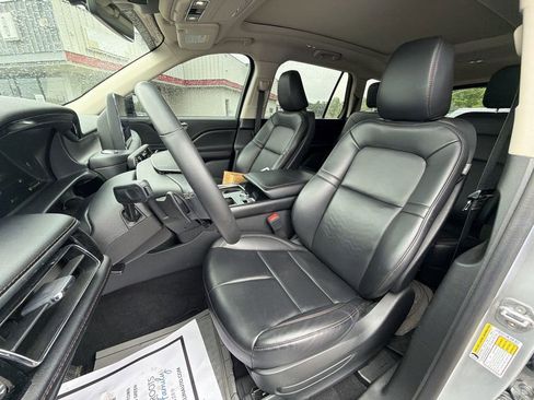 Used 2023 Lincoln Aviator AWD w/ Premium Package image 11