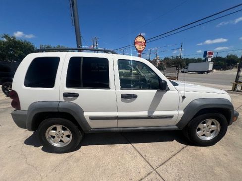 Used 2006 Jeep Liberty Sport AWD/4WD image 4