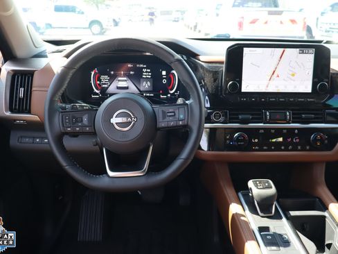 Used 2024 Nissan Pathfinder Platinum w/ Lighting Package (N92) AWD/4WD image 19