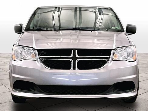 Used 2019 Dodge Grand Caravan SE w/ Rear Park Assist Package FWD image 4