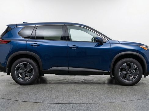 Used 2025 Nissan Rogue SV AWD/4WD image 11