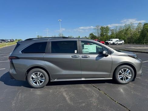 New 2026 Toyota Sienna XLE AWD/4WD image 2