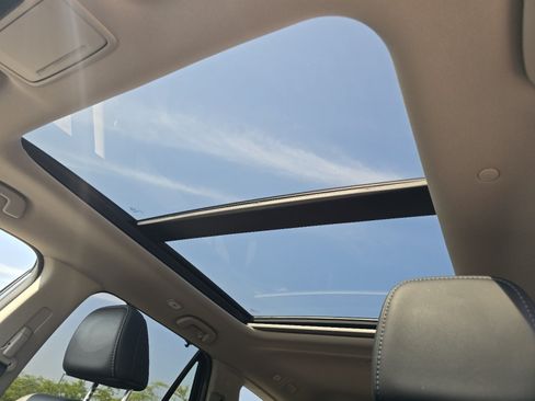 Certified 2024 Honda Pilot Touring image 4