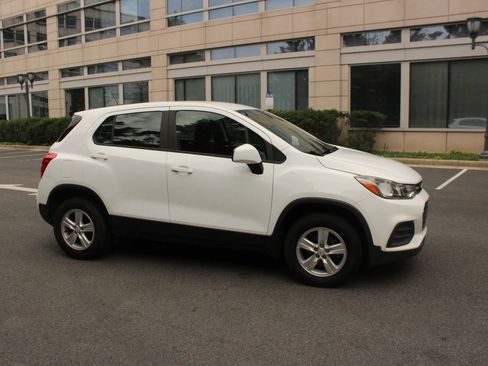 Used 2017 Chevrolet Trax LS AWD/4WD image 2