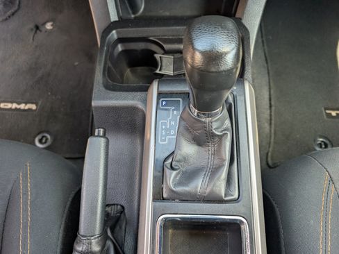 Used 2019 Toyota Tacoma SR5 RWD image 14