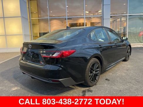 Used 2025 Toyota Camry SE image 3