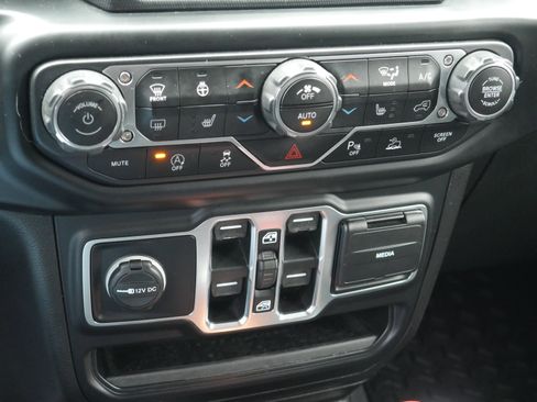 Used 2020 Jeep Gladiator Overland image 14