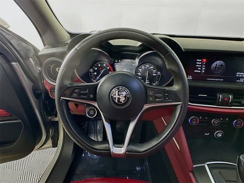 Used 2019 Alfa Romeo Stelvio image 13