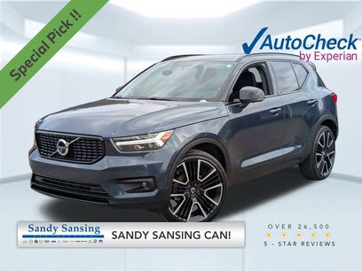 Used 2022 Volvo XC40 T4 R-Design w/ Advanced Package