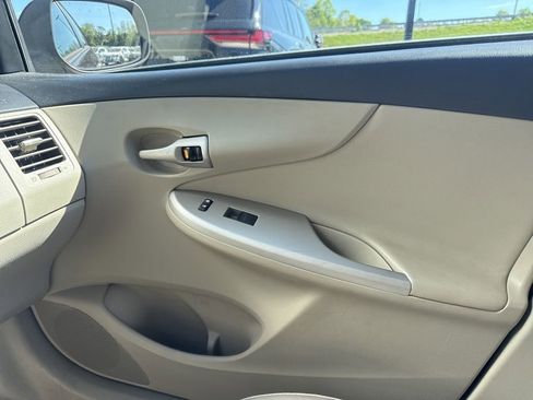 Used 2013 Toyota Corolla LE Special Edition FWD image 15