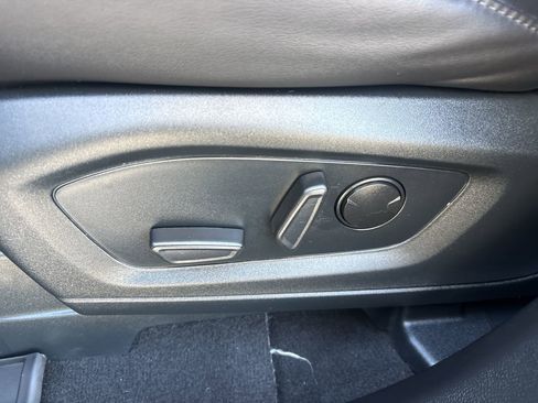 Used 2023 Ford Explorer Platinum w/ Technology Package image 22