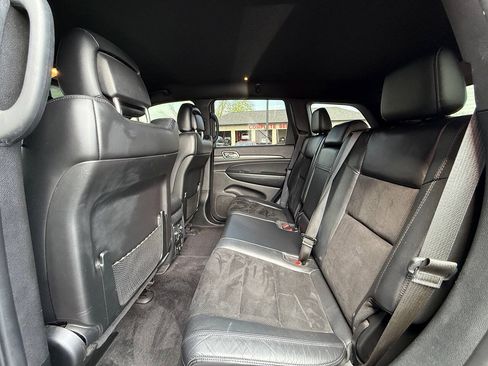 Used 2018 Jeep Grand Cherokee Altitude AWD/4WD image 17