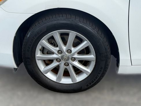 Used 2011 Toyota Camry XLE image 12