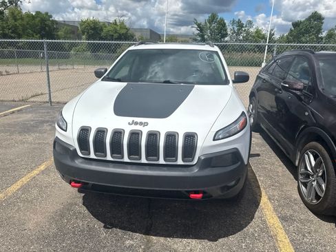Used 2016 Jeep Cherokee Trailhawk w/ Cold Weather Group AWD/4WD image 3
