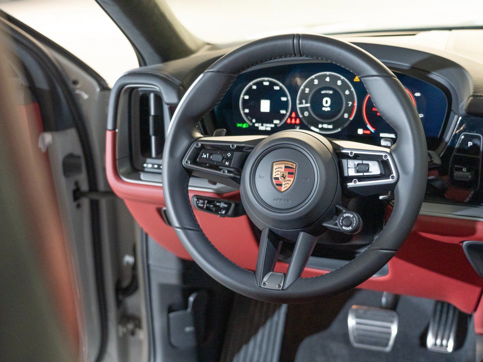 Certified 2026 Porsche Cayenne GTS AWD/4WD image 25