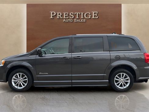 Used 2020 Dodge Grand Caravan SXT image 41