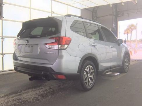 Used 2020 Subaru Forester Premium AWD/4WD image 3