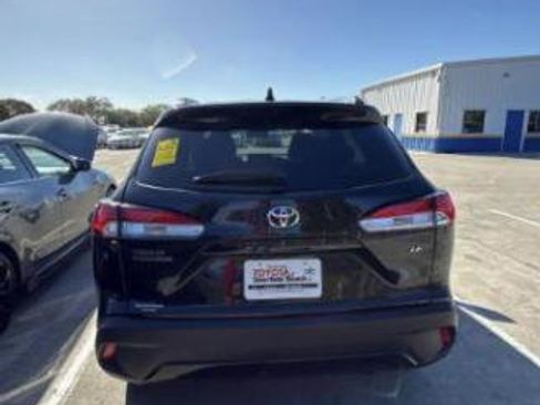Used 2024 Toyota Corolla Cross LE image 5