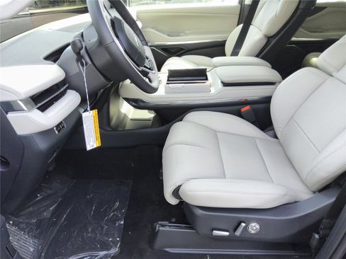 New 2026 Lincoln Navigator L Reserve AWD/4WD image 13