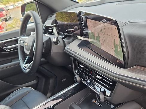 Used 2025 Chevrolet Tahoe Premier RWD image 14