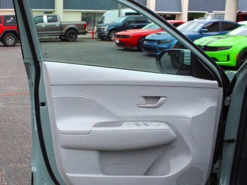 Used 2025 Hyundai Kona SEL FWD image 17