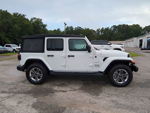 Used 2021 Jeep Wrangler Unlimited Sahara image 3