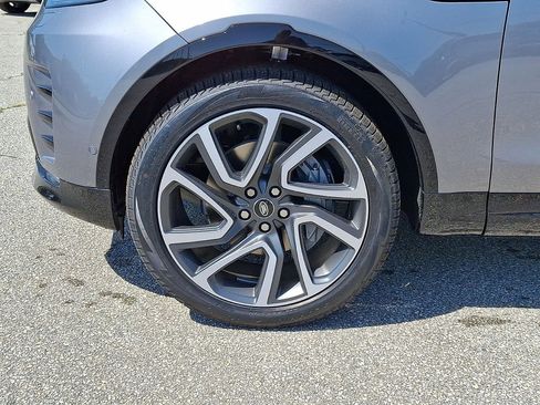 Certified 2025 Land Rover Discovery Dynamic SE image 16