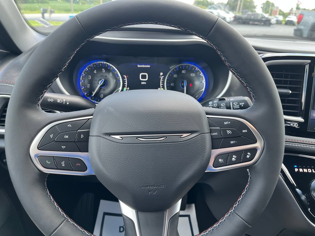 New 2027 Chrysler Pacifica Select FWD image 14