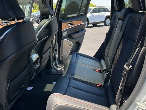 Used 2022 Jeep Grand Cherokee Summit AWD/4WD image 21